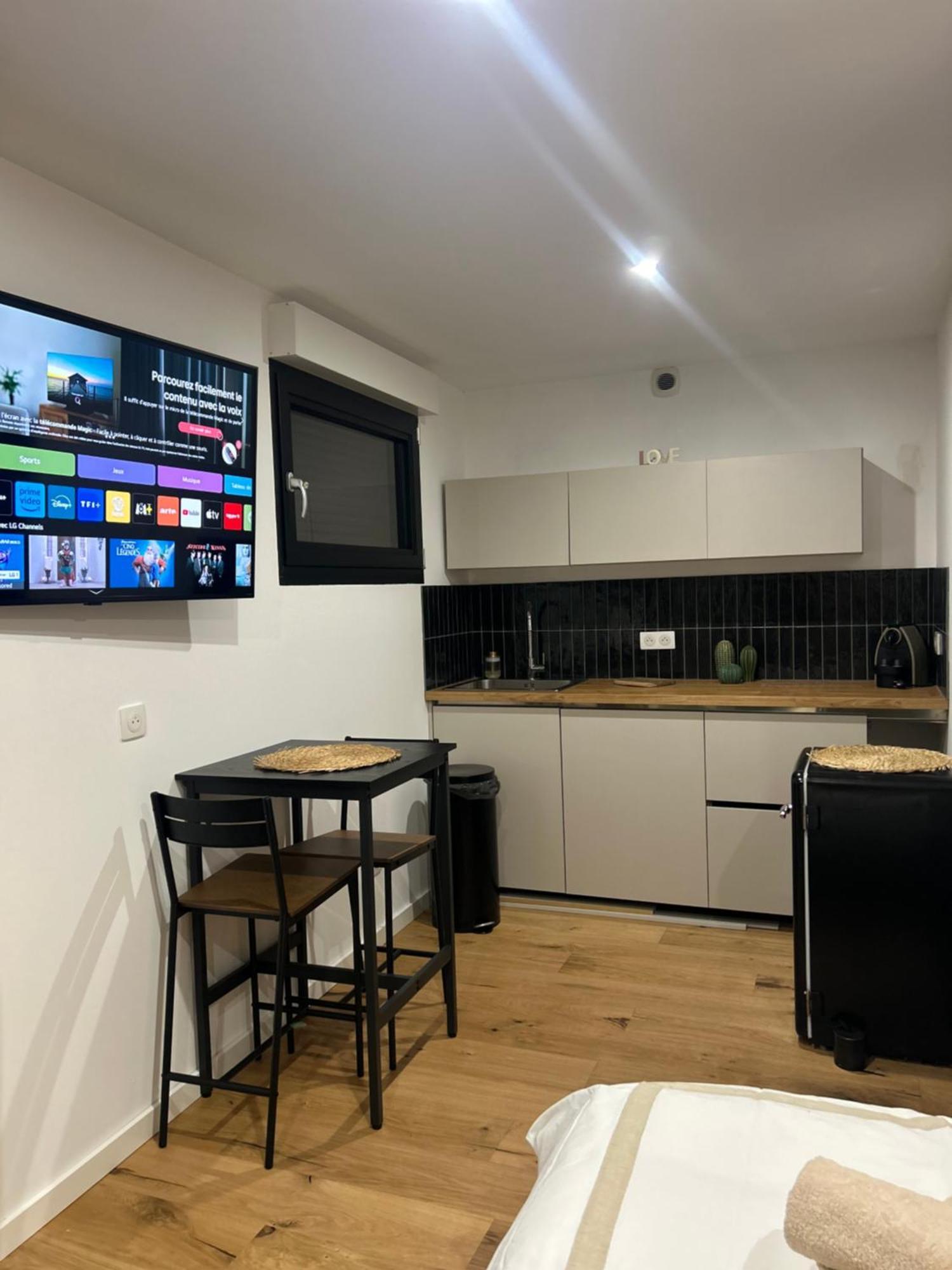 Studio Prestige Avec Terrasse Le Chene Dore Au Coeur Du Centre Touristique Cite Des Loisirs 200 M Du Galaxie,Face Au Snowworld Parking Gratuit Privatif Amnéville Eksteriør billede