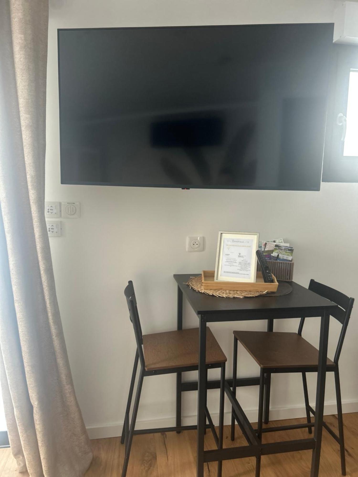 Studio Prestige Avec Terrasse Le Chene Dore Au Coeur Du Centre Touristique Cite Des Loisirs 200 M Du Galaxie,Face Au Snowworld Parking Gratuit Privatif Amnéville Eksteriør billede